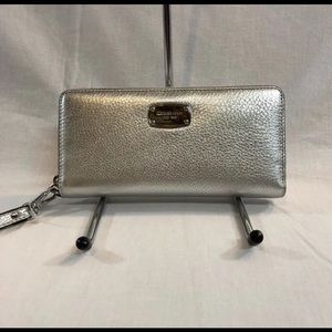 Brand new Michael Kors continental wallet